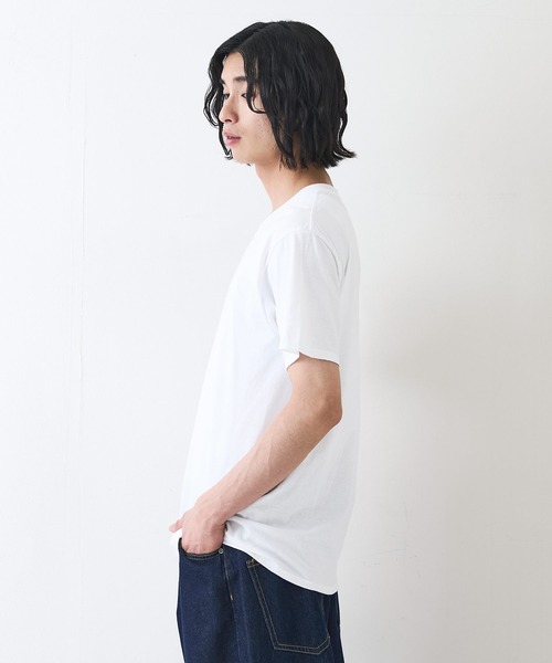 HANES(ヘインズ)の「【HANES/ヘインズ】【両脇に接ぎ目がない丸胴仕様】クルーネックTシャツ 2枚セット タグレス仕様 ワンポイントロゴ まとめ買い ユニセックス(Tシャツ/カットソー・メンズ・ブラック/ホワイト・MEDIUM/X-LARGE/LARGE)」の18枚目の写真