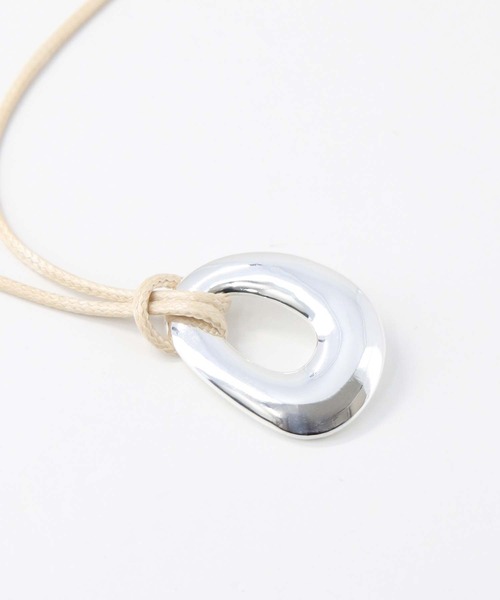 CHIGNON(シニヨン)の「オーバルブローチネックレス(ネックレス・レディース・シルバー・FREE)」の12枚目の写真