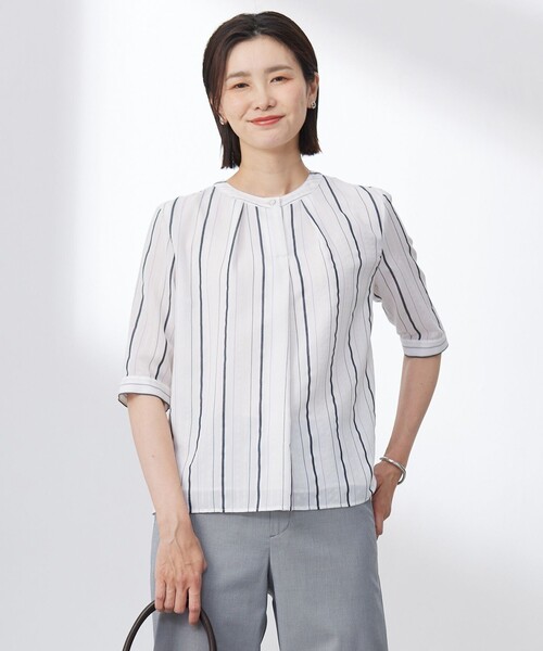J.PRESS(ジェイプレス)の「【洗える】SHEERストライプ クルーネック ブラウス(シャツ/ブラウス・レディース・ホワイト系1/サックスブルー系1・T13/T15)」の1枚目の写真