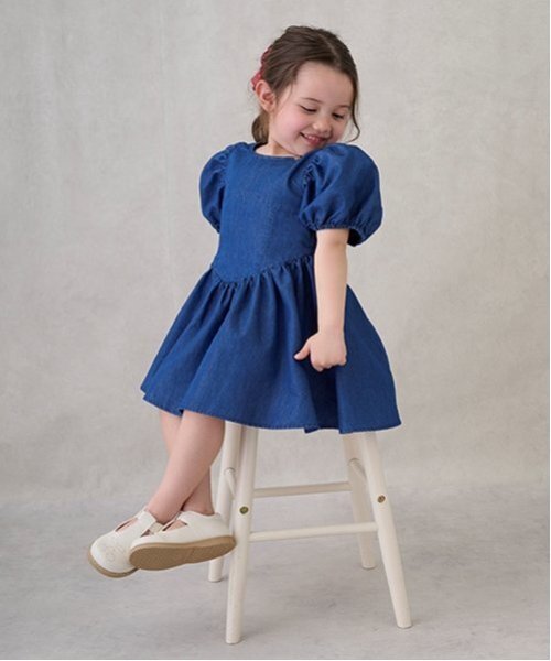 petit main（プティマイン）の「袖パフペプラムワンピース（ワンピース・キッズ・ブルー/オフホワイト・130cm/110cm/100cm/120cm/90cm/80ｃｍ）」の5枚目の写真