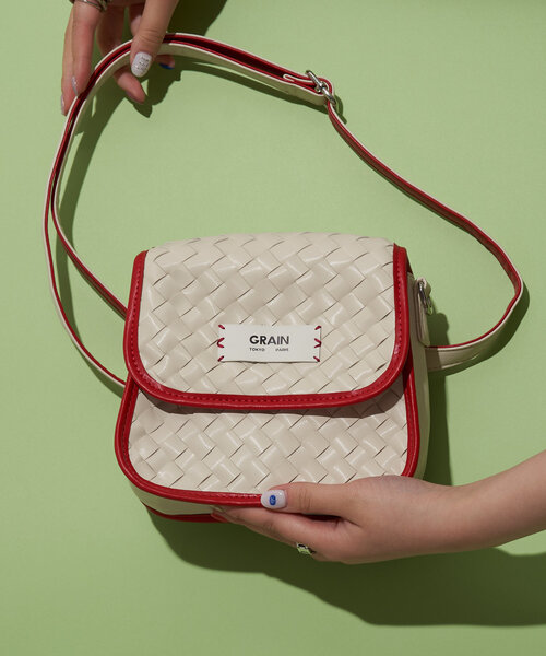 GRAIN(グレイン)の「【GRAIN/グレイン】2WAYクロス編みショルダーバック(ショルダーバッグ・レディース・ブラウン/アイボリー/グリーン・FREE)」の1枚目の写真