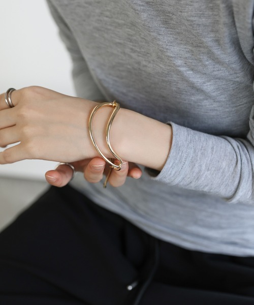 select MOCA（セレクトモカ）の「カーブラインブレスレット（ブレスレット・レディース・シルバー/ゴールド・FREE）」の5枚目の写真