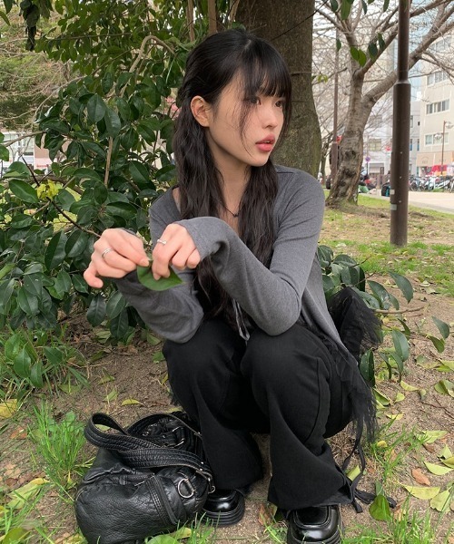 anyonemore（エニワンモア）の「レースリボンチェックビスチェ+カーディガンセット（カーディガン/ボレロ・レディース・チャコール・FREE）」の4枚目の写真