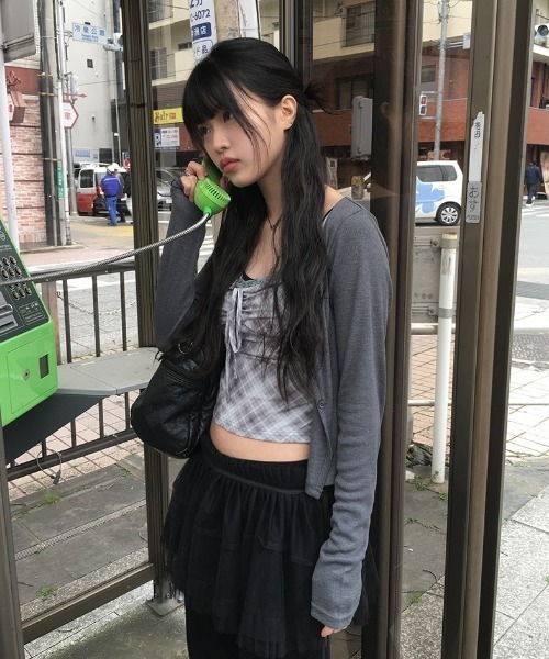 anyonemore（エニワンモア）の「レースリボンチェックビスチェ+カーディガンセット（カーディガン/ボレロ・レディース・チャコール・FREE）」の9枚目の写真