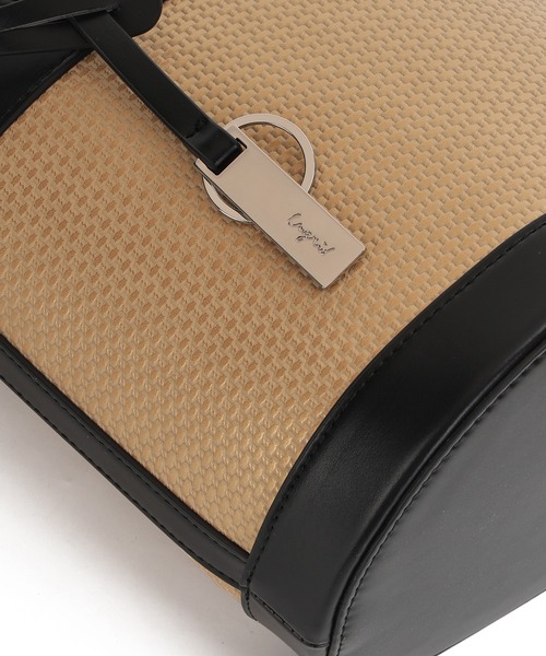 Ungrid(アングリッド)の「【Ungrid/アングリッド】型押し 巾着付きバケツショルダーバッグ(かごバッグ・レディース・ブラック/ブラック×ベージュ/ダークブラウン/キャメル・FREE)」の8枚目の写真