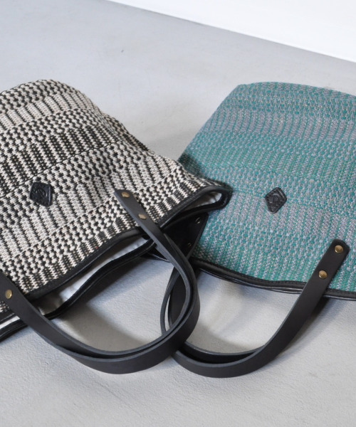 CLEDRAN（クレドラン）の「【厚みのあるジュート素材】 CL3770 HAND＆WORK FLOWER PATTERN TOTE（トートバッグ・レディース・ブラック系その他/グリーン系その他・FREE）」の2枚目の写真
