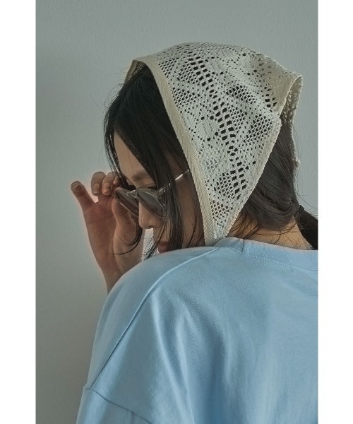 marjour（マージュール）の「TRIANGLE SCARF（バンダナ/スカーフ・レディース・アイボリー・FREE）」の10枚目の写真