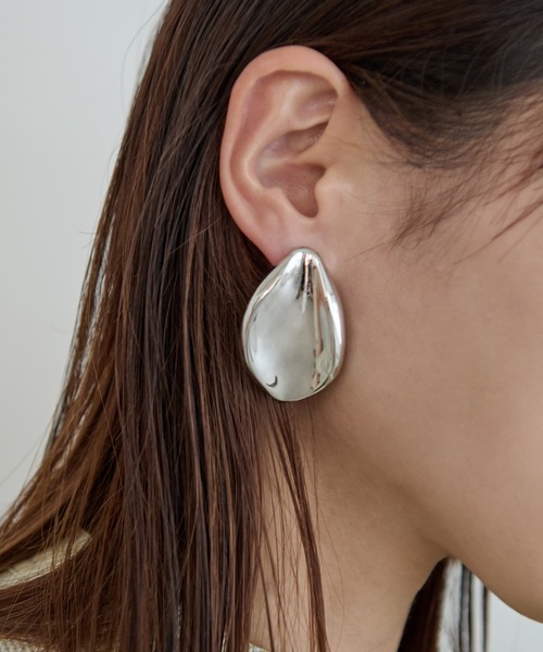 Crisp（クリスプ）の「ニュアンスドロップピアス（ピアス（両耳用）・レディース・ゴールド/シルバー・FREE）」の2枚目の写真