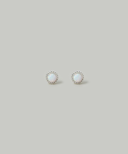 Jolie Toujours(ジョリトゥジュール)の「【金属アレルギー軽減】〈Silver925〉人工オパールスタッドピアス(ピアス(両耳用)・レディース・シルバー/サックスブルー・FREE)」の2枚目の写真