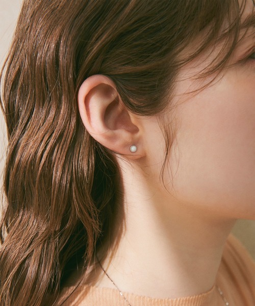 Jolie Toujours(ジョリトゥジュール)の「【金属アレルギー軽減】〈Silver925〉人工オパールスタッドピアス(ピアス(両耳用)・レディース・シルバー/サックスブルー・FREE)」の7枚目の写真