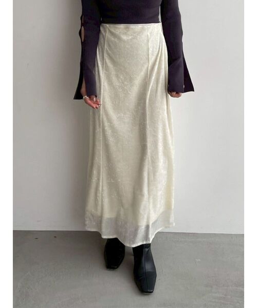 LAGUNAMOON（ラグナムーン）の「シアーベロアナロースカート（スカート・レディース・アイボリー/ブラック/ブラウン・SMALL/MEDIUM）」の2枚目の写真