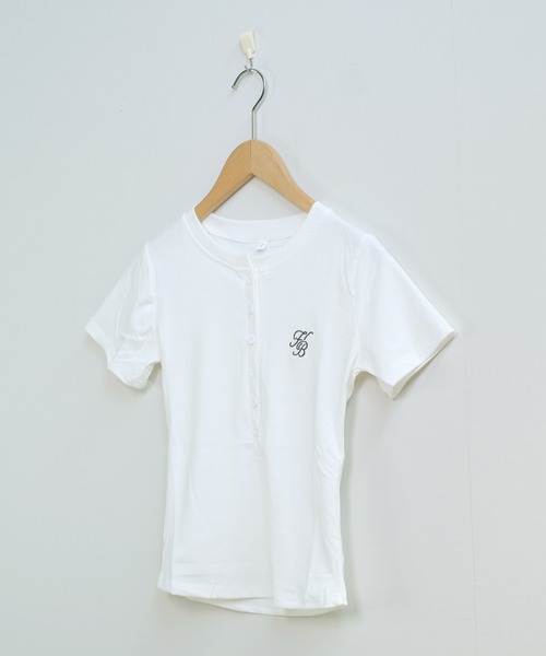 shopnikoniko(ショップニコニコ)の「Tシャツ ヘンリーネック 半袖 トップス ロゴ刺繍Tシャツ タイトトップス(Tシャツ/カットソー・レディース・グレー/ホワイト・フリー)」の19枚目の写真