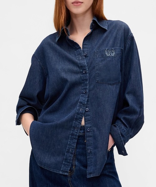 GAP(ギャップ)の「ウルトラソフトデニム ビッグシャツ(シャツ/ブラウス・レディース・インディゴブルー・XS/S/M/L/XXS)」の1枚目の写真