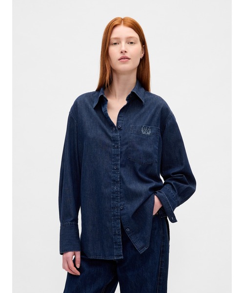 GAP(ギャップ)の「ウルトラソフトデニム ビッグシャツ(シャツ/ブラウス・レディース・インディゴブルー・XS/S/M/L/XXS)」の6枚目の写真