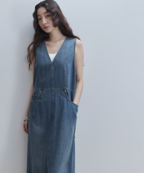 ADAM ET ROPE'(アダムエロペ)の「【WEB限定】デニムIラインワンピース(ワンピース・レディース・ネイビー/ブルー・36/38)」の3枚目の写真