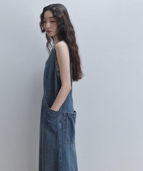 ADAM ET ROPE'(アダムエロペ)の「【WEB限定】デニムIラインワンピース(ワンピース・レディース・ネイビー/ブルー・36/38)」の5枚目の写真