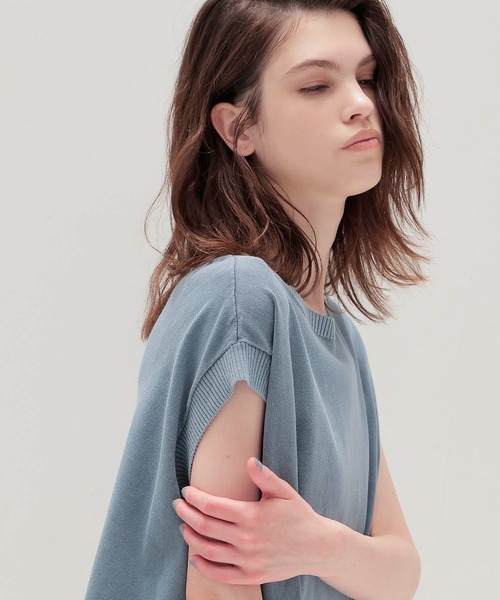 DRESSLAVE(ドレスレイブ)の「stone wash over sleeveless pull(ストーンウォッシュオーバースリーブレスプルオーバー)(ニット/セーター・レディース・ライトブルー/ベージュ・38)」の6枚目の写真