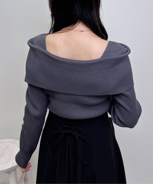 INGNI（イング）の「【WEB限定】ブローチ付オフショルニット（ニット/セーター・レディース・オフホワイト/ホワイト系その他/ブラック/グレー系3/ブラック系その他/チャコールグレー/ピンク・M）」の18枚目の写真