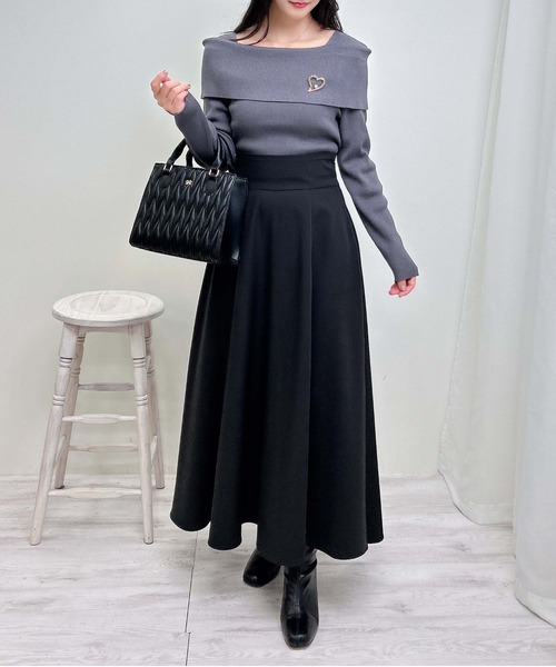 INGNI（イング）の「【WEB限定】ブローチ付オフショルニット（ニット/セーター・レディース・オフホワイト/ホワイト系その他/ブラック/グレー系3/ブラック系その他/チャコールグレー/ピンク・M）」の19枚目の写真