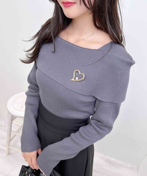 INGNI（イング）の「【WEB限定】ブローチ付オフショルニット（ニット/セーター・レディース・オフホワイト/ホワイト系その他/ブラック/グレー系3/ブラック系その他/チャコールグレー/ピンク・M）」の16枚目の写真