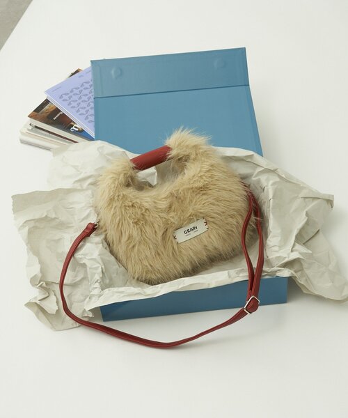 GRAIN（グレイン）の「【GRAIN/グレイン】2WAYミニフェイクファーハンドバッグ（ショルダーバッグ・レディース・ブラウン/ベージュ/グレー・FREE）」の3枚目の写真