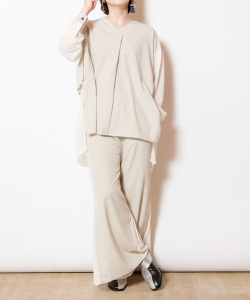 OSMOSIS（オズモーシス）の「バックプリーツヘムパンツ（その他パンツ・レディース・ネイビー/ブラック/ライトベージュ・ONE SIZE）」の5枚目の写真