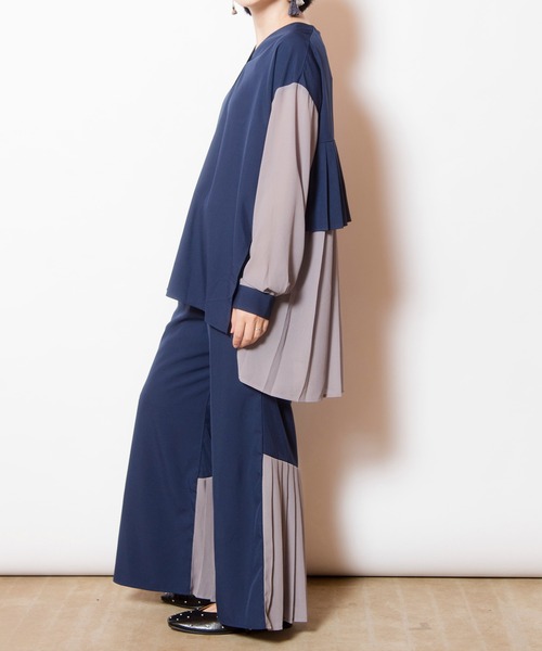 OSMOSIS（オズモーシス）の「バックプリーツヘムパンツ（その他パンツ・レディース・ネイビー/ブラック/ライトベージュ・ONE SIZE）」の9枚目の写真