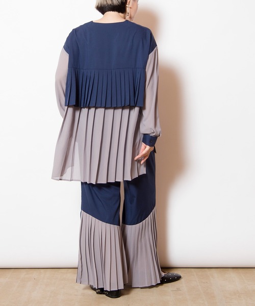 OSMOSIS（オズモーシス）の「バックプリーツヘムパンツ（その他パンツ・レディース・ネイビー/ブラック/ライトベージュ・ONE SIZE）」の10枚目の写真