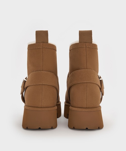 CHARLES & KEITH（チャールズ & キース）の「Bergen ベルゲン テクスチャーファートリムリジッドソールプラットフォームアンクルブーツ（ブーツ・レディース・サンドベージュ/ブラウン・26.5cm/25.5cm/25cm/24.5cm/23.5cm/23cm/22.5cm）」の9枚目の写真