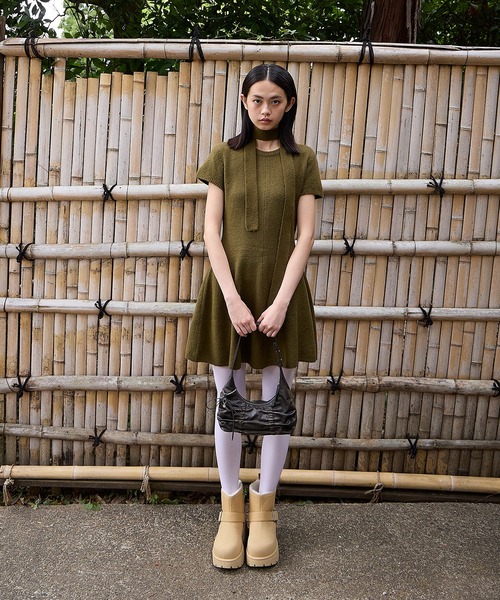 CHARLES & KEITH（チャールズ & キース）の「Bergen ベルゲン テクスチャーファートリムリジッドソールプラットフォームアンクルブーツ（ブーツ・レディース・サンドベージュ/ブラウン・26.5cm/25.5cm/25cm/24.5cm/23.5cm/23cm/22.5cm）」の14枚目の写真