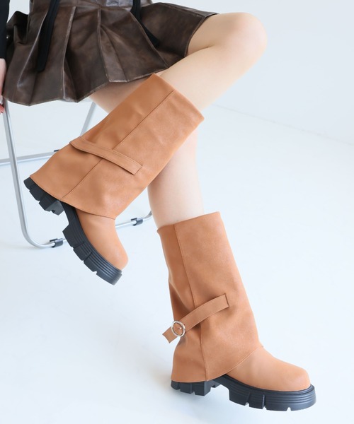 VIVIAN(ヴィヴィアン)の「厚底ベルトデザインカバーブーツ ZOZOTOWN+オフィシャルサイト限定商品(ブーツ・レディース・ブラック/キャメル・LL/L/M/S)」の2枚目の写真