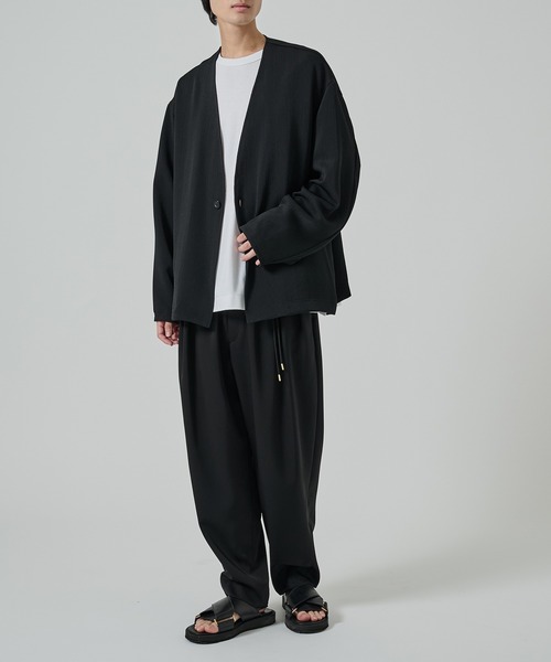 CULLNI（クルニ）の「【CULLNI】別注 Minimal Pocket PLEATS Cardigan（カーディガン/ボレロ・メンズ・ブラック/ブラウン/ダークグレー・1/2）」の4枚目の写真
