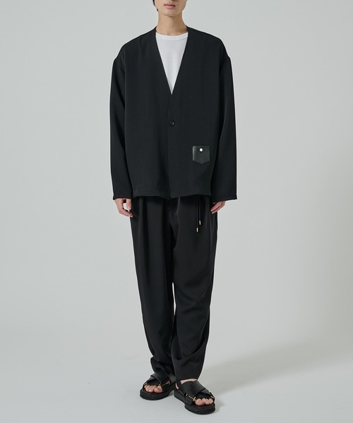 CULLNI（クルニ）の「【CULLNI】別注 Minimal Pocket PLEATS Cardigan（カーディガン/ボレロ・メンズ・ブラック/ブラウン/ダークグレー・1/2）」の5枚目の写真