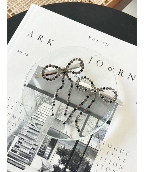 CALNAMUR（カルナムール）の「パールビジューリボンピン（ヘアピン・レディース・シルバー/ブラック・FREE）」の2枚目の写真