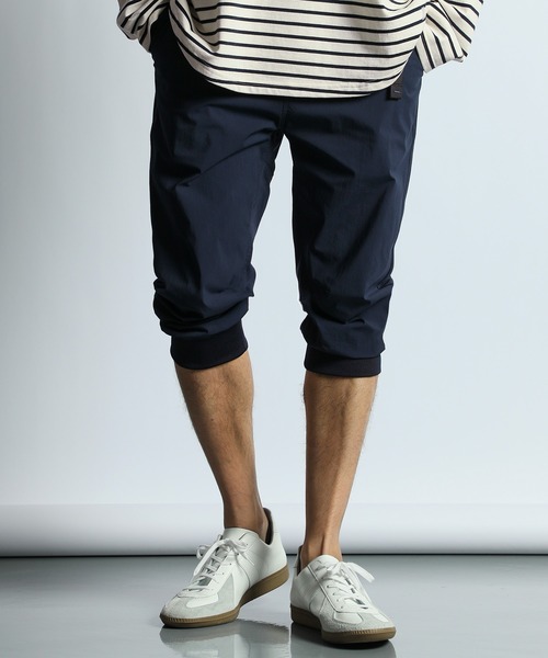 LANVIN en Bleu（ランバンオンブルー）の「ストレッチナイロン クロップド丈 ジョガーパンツ（その他パンツ・メンズ・ブラック/ネイビー・52/50/48/46）」の5枚目の写真