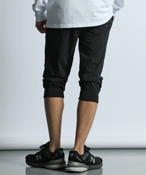 LANVIN en Bleu（ランバンオンブルー）の「ストレッチナイロン クロップド丈 ジョガーパンツ（その他パンツ・メンズ・ブラック/ネイビー・52/50/48/46）」の7枚目の写真