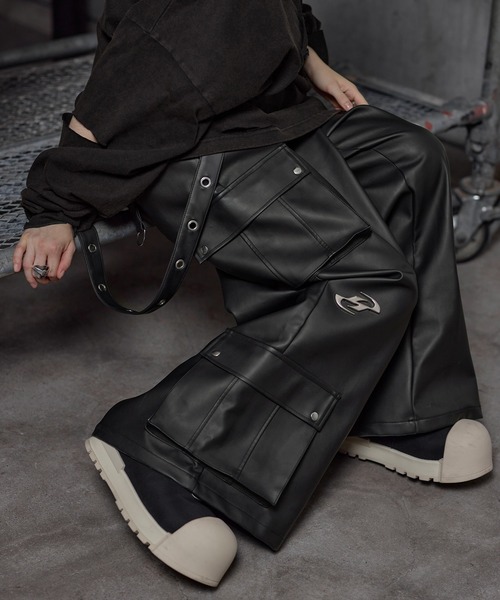 ERAR PU合皮サスペンダースーパーワイドハイギミックメタルパーツカーゴパンツ ERAR】PU合皮サスペンダースーパーワイドハイギミックメタルパーツ