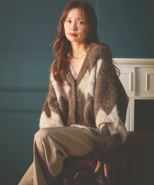 mysty woman（ミスティウーマン）の「アーガイルニットカーディガン 572855（カーディガン/ボレロ・レディース・グレー/ブルー/ブラウン・FREE）」の2枚目の写真