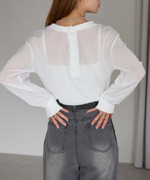 r.（アールドット）の「前後2way　ヘンリーネックシアートップス（Tシャツ/カットソー・レディース・ブラウン/オフホワイト/チャコールグレー/ブラック・FREE）」の2枚目の写真