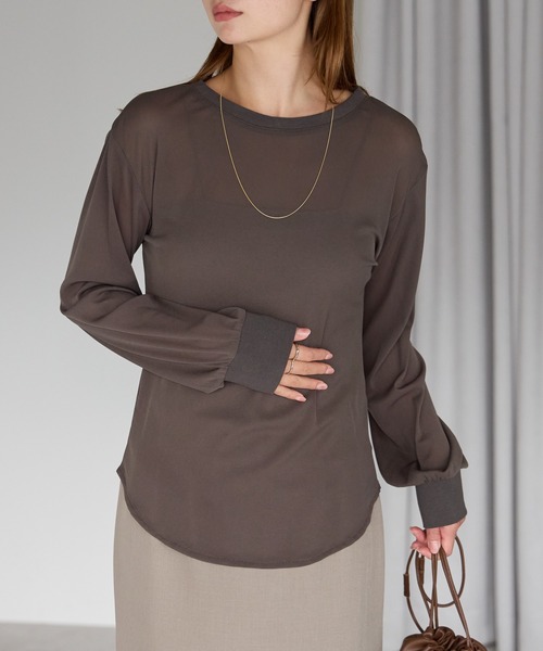 r.（アールドット）の「前後2way　ヘンリーネックシアートップス（Tシャツ/カットソー・レディース・ブラウン/オフホワイト/チャコールグレー/ブラック・FREE）」の3枚目の写真