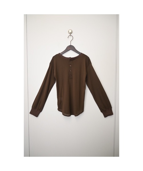 r.（アールドット）の「前後2way　ヘンリーネックシアートップス（Tシャツ/カットソー・レディース・ブラウン/オフホワイト/チャコールグレー/ブラック・FREE）」の6枚目の写真