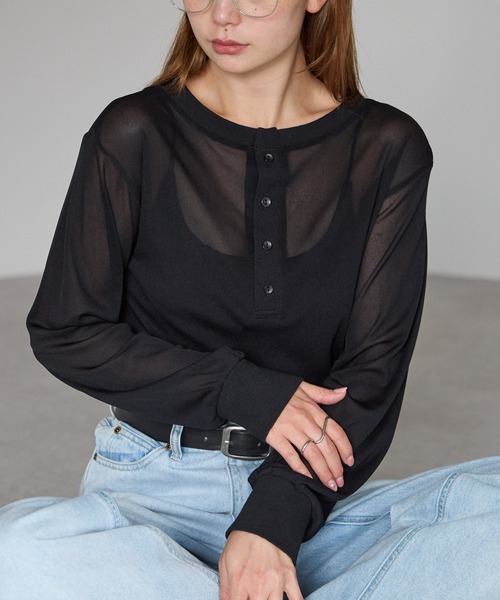 r.（アールドット）の「前後2way　ヘンリーネックシアートップス（Tシャツ/カットソー・レディース・ブラウン/オフホワイト/チャコールグレー/ブラック・FREE）」の13枚目の写真