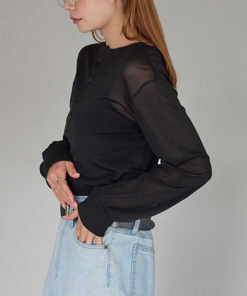 r.（アールドット）の「前後2way　ヘンリーネックシアートップス（Tシャツ/カットソー・レディース・ブラウン/オフホワイト/チャコールグレー/ブラック・FREE）」の14枚目の写真