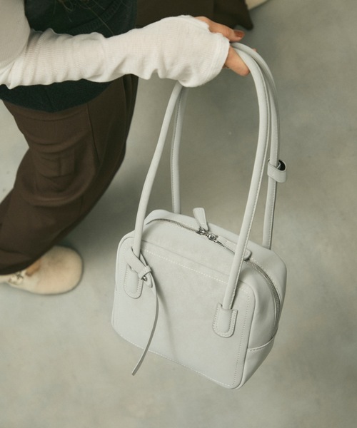 Lutim by u(ルチバイユー)の「Eco leather square boston bag / エコレザースクエアボストンバック(ボストンバッグ・レディース・ブラック/グレー/ブラウン・FREE)」の3枚目の写真