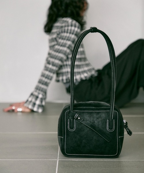 Lutim by u(ルチバイユー)の「Eco leather square boston bag / エコレザースクエアボストンバック(ボストンバッグ・レディース・ブラック/グレー/ブラウン・FREE)」の2枚目の写真