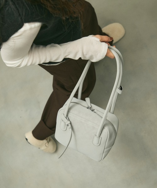 Lutim by u(ルチバイユー)の「Eco leather square boston bag / エコレザースクエアボストンバック(ボストンバッグ・レディース・ブラック/グレー/ブラウン・FREE)」の5枚目の写真