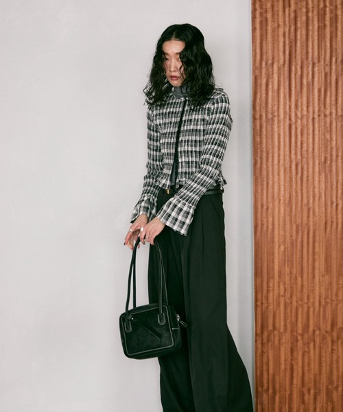 Lutim by u(ルチバイユー)の「Eco leather square boston bag / エコレザースクエアボストンバック(ボストンバッグ・レディース・ブラック/グレー/ブラウン・FREE)」の13枚目の写真