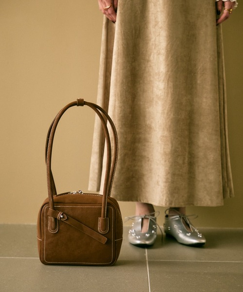 Lutim by u(ルチバイユー)の「Eco leather square boston bag / エコレザースクエアボストンバック(ボストンバッグ・レディース・ブラック/グレー/ブラウン・FREE)」の22枚目の写真