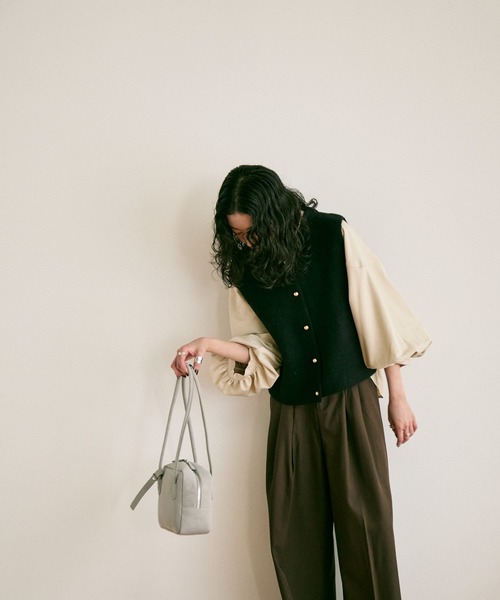 Lutim by u(ルチバイユー)の「Eco leather square boston bag / エコレザースクエアボストンバック(ボストンバッグ・レディース・ブラック/グレー/ブラウン・FREE)」の20枚目の写真