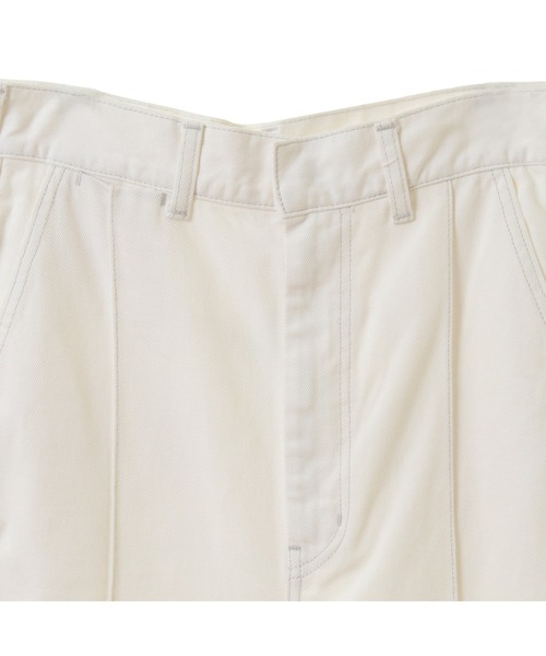 CURRENTAGE(カレンテージ)の「Center crease denim(デニムパンツ・レディース・ホワイト/ライトインディゴブルー・1/2)」の7枚目の写真
